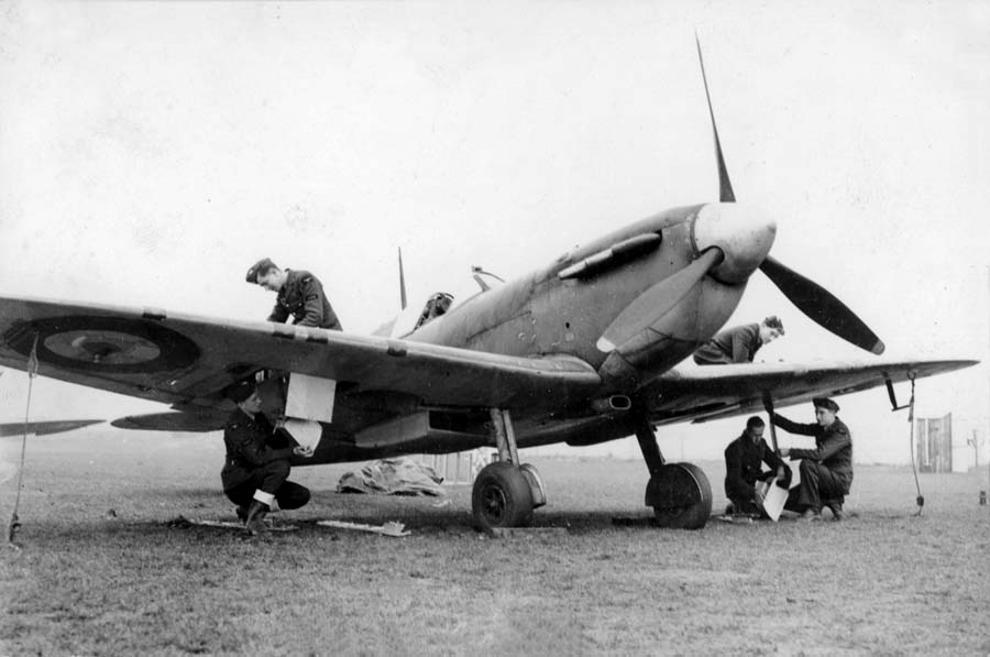 Groundcrew re-arm a 485 Squadron Spitfire, believed to be at RAF Station Redhill. (Photo courtesy Air Force Museum of New Zealand)